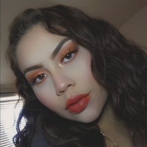 Meet your Posher, Anahi